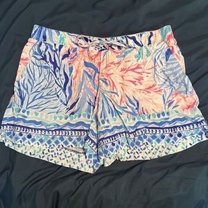 NWOT Lilly Pulitzer Katia shorts in Blue Tropical